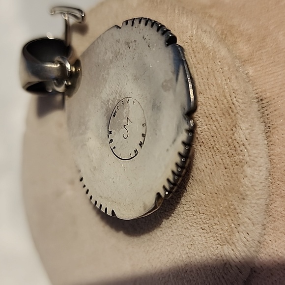 Jon Mc Cray Signed Spiney Oyster and sterling Pendant - Picture 9 of 10